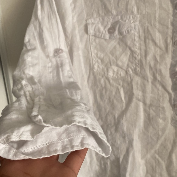 EDEN & OLIVIA casuAl white bilutton up - Picture 3 of 5